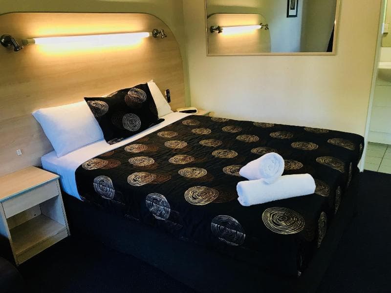 Shamrock Hotel Motel 5