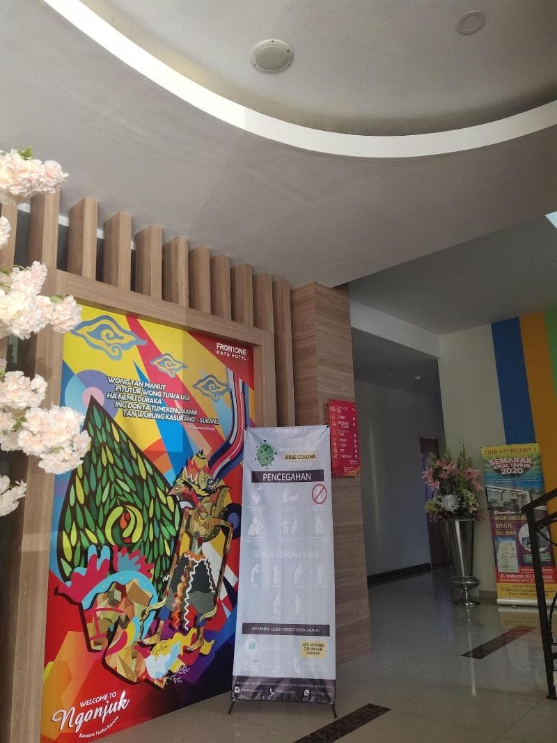 Front One Hotel Nganjuk 5