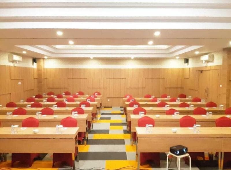 Front One Hotel Nganjuk 1