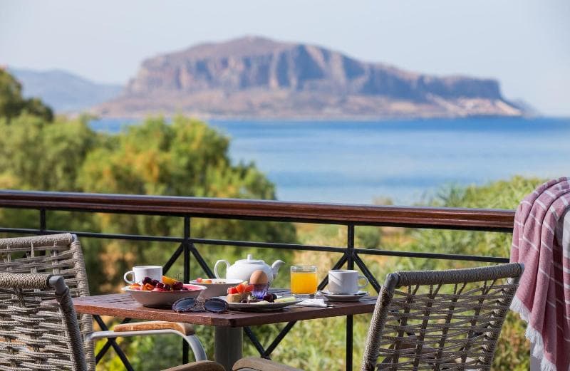 Iris Beach Hotel 4