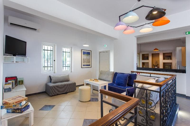 Iris Beach Hotel 3