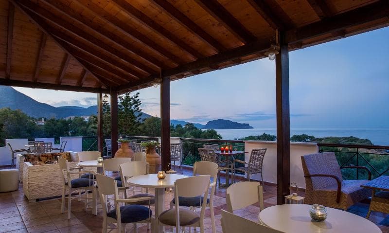 Iris Beach Hotel 5