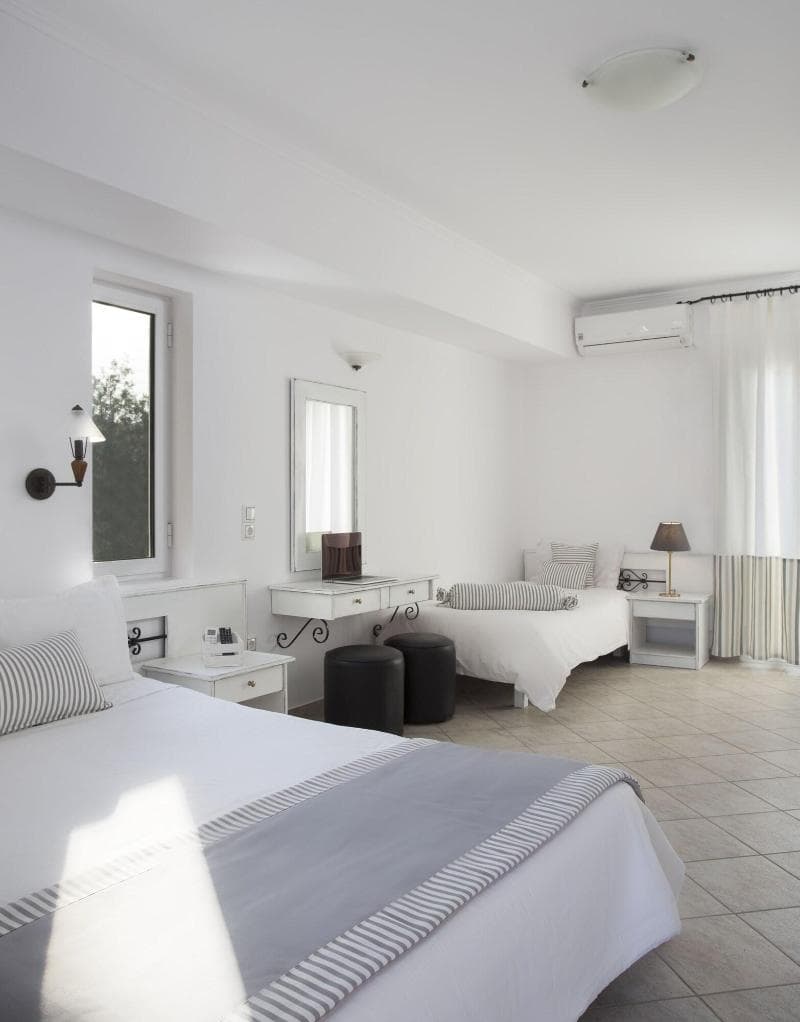 Iris Beach Hotel 2