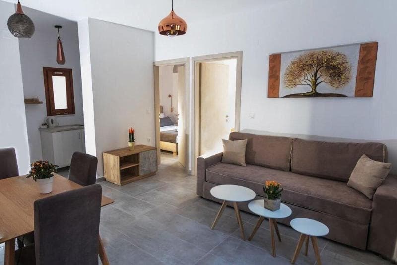 Deluxe Hotel 4