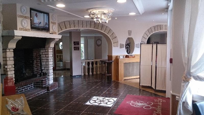 Hipotel Hostellerie Du Lys 5