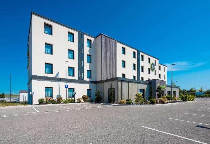 B&B HOTEL Troyes Magasins d'usine 4