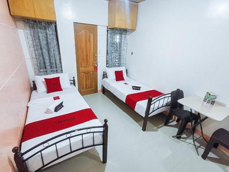 Reddoorz Near Sgm Condotel Villa Beach Iloilo 4