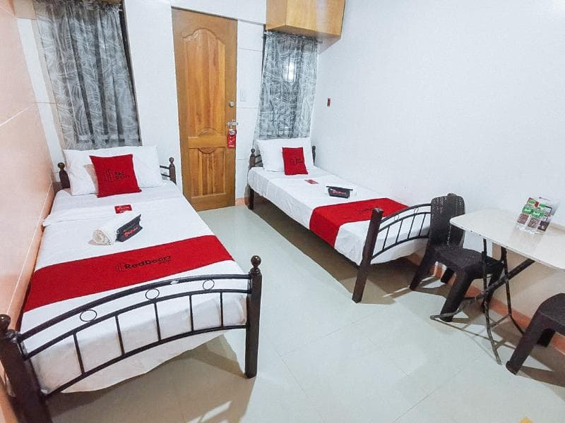 Reddoorz Near Sgm Condotel Villa Beach Iloilo main