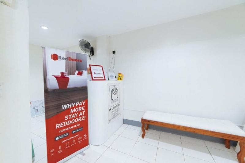 Reddoorz @ Plaza Jaro Iloilo 5