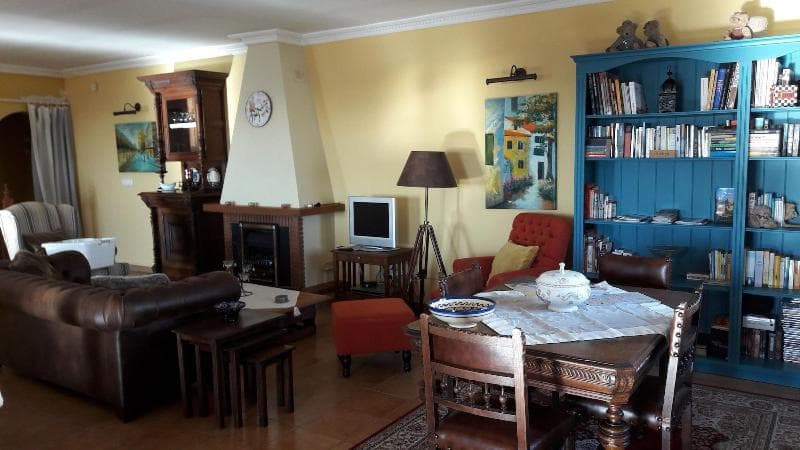 Casa Roble B&B main