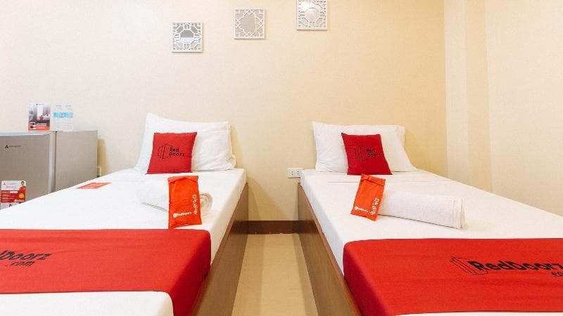 Reddoorz Plus Near Uptown Bgc Mall 4