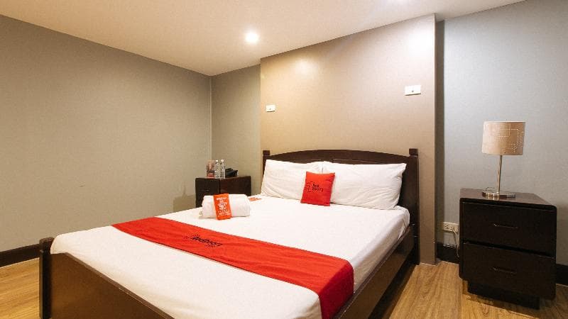 Reddoorz Premium @ Arzo Hotel Manila 4