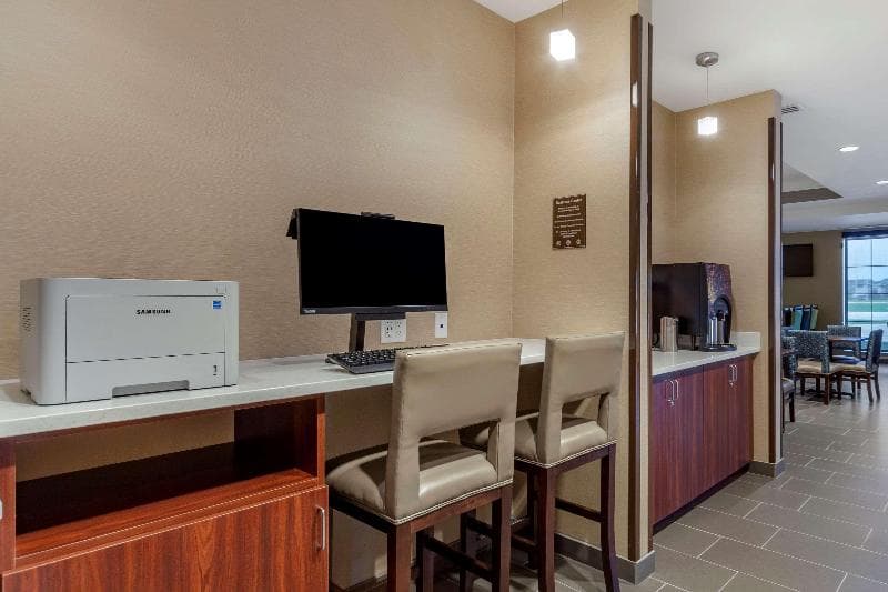 Comfort Suites photo 1