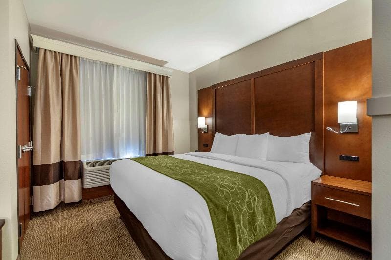 Comfort Suites 4