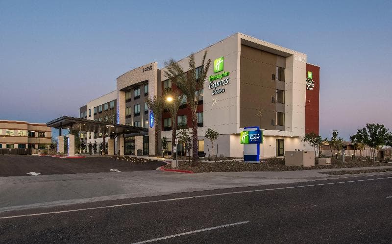Holiday Inn Express & Suites Phoenix North - Happy Valley 2