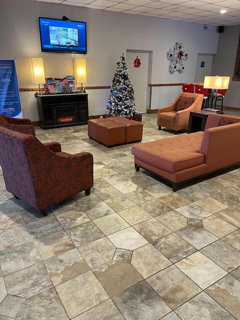 Econo Lodge 4