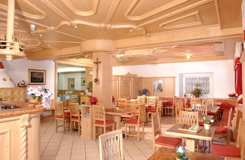 Hotel La Roccia main