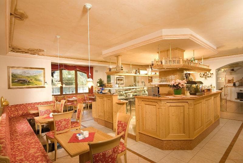 Pineta Pastry Hotel main