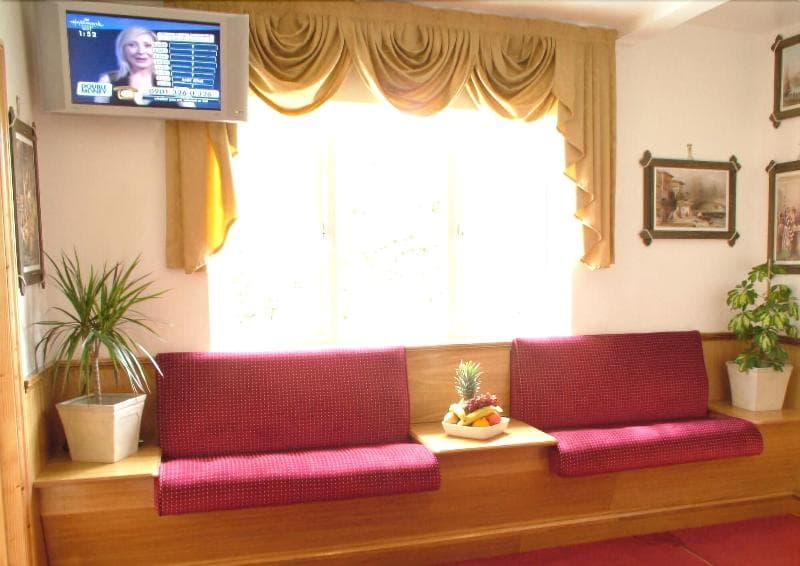Acorn Lodge Gatwick 4