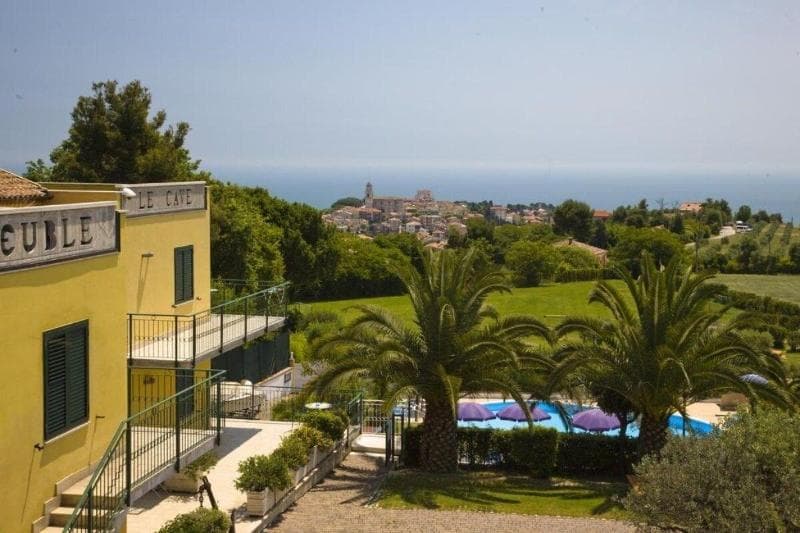 Hotel Le Cave 4