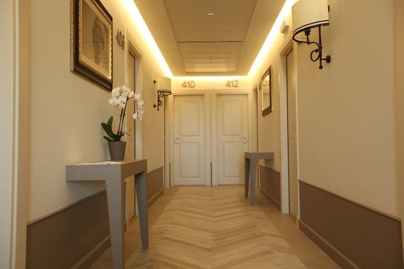 Hotel Ambassador 4
