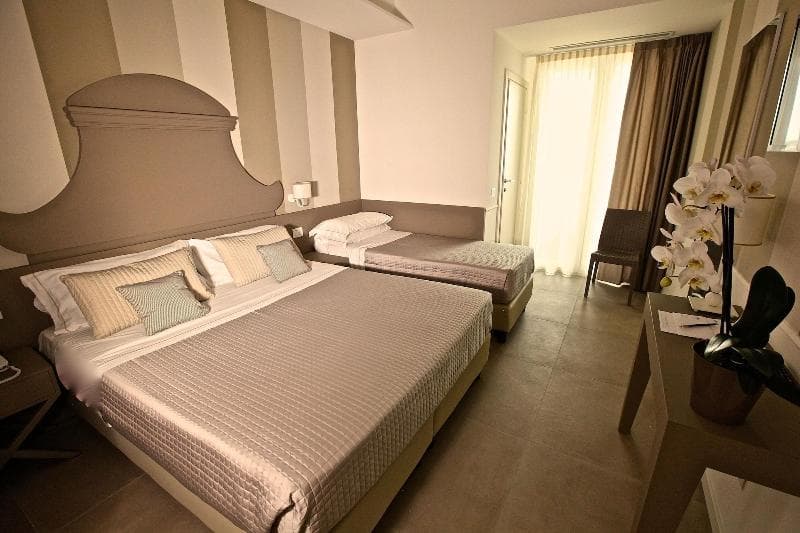 Hotel Ambassador 3
