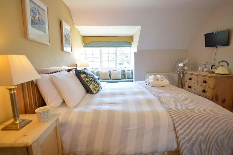 The Dolphin Inn 5