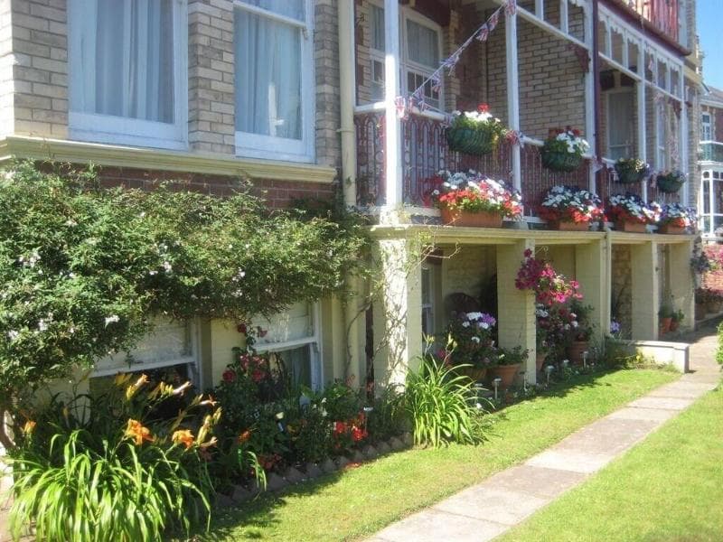 Cleve Court Hotel - Guest House photo 1