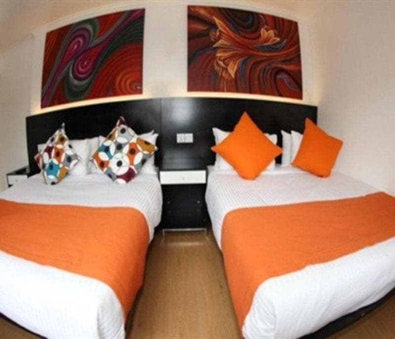 Heathrow Inn 3