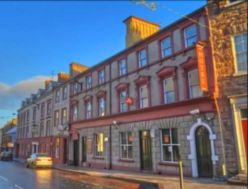 Charlemont Arms Hotel 3