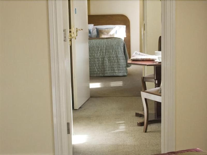 Charlemont Arms Hotel 5