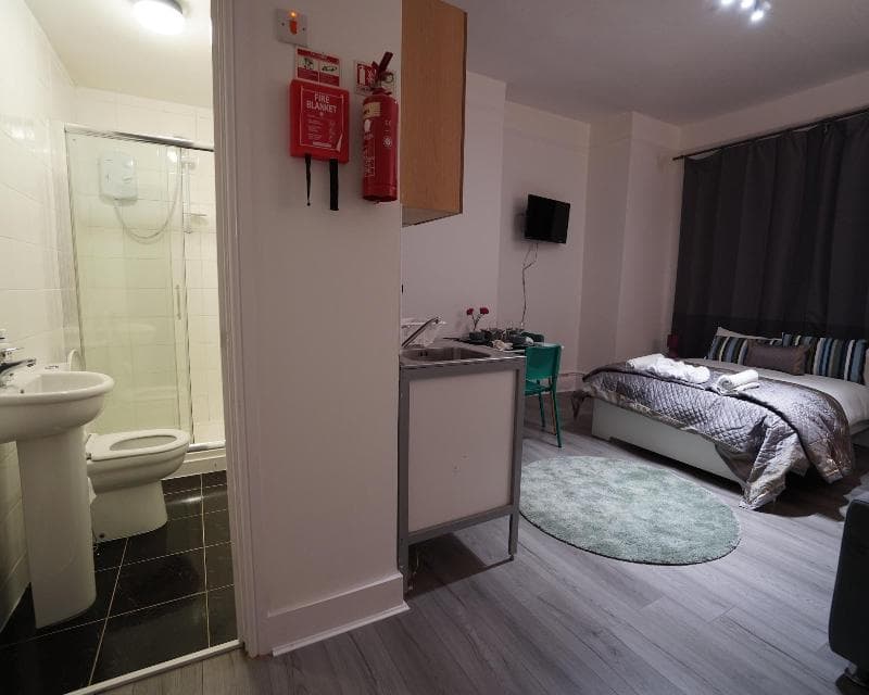 London Queens Apartments 5