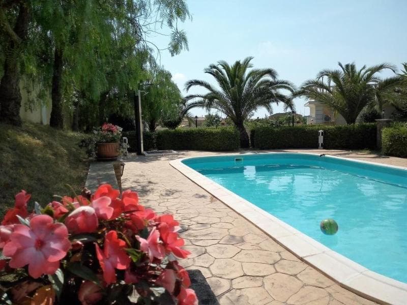 Villa Elisa main
