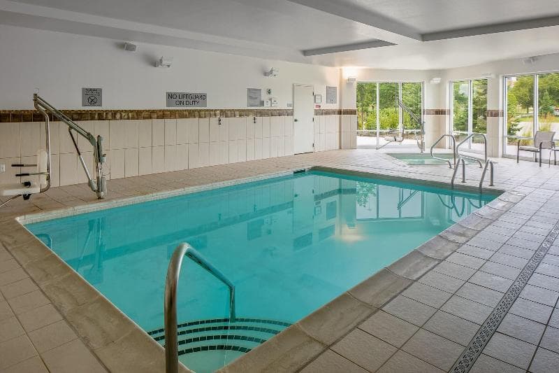 Courtyard By Marriott Detroit Farmington 3