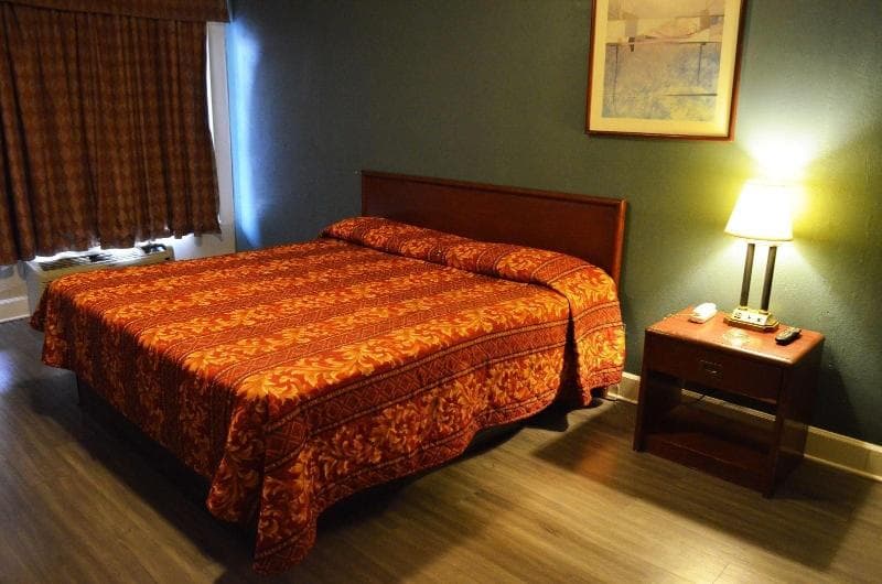 Budget Inn 4