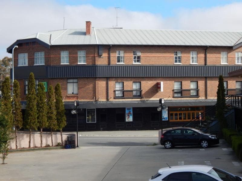 Crest Motor Inn photo 1
