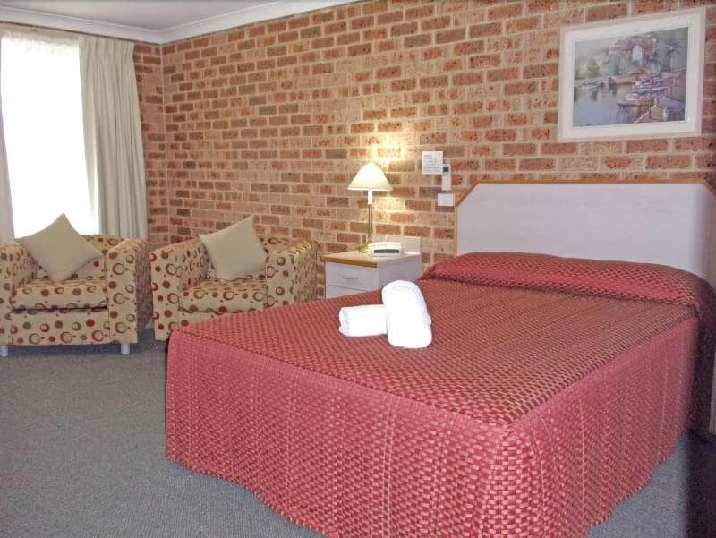 Town & Country Motor Inn 2