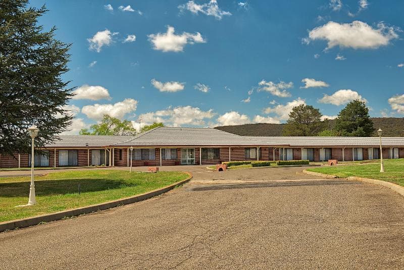 Bushman's Motor Inn 5