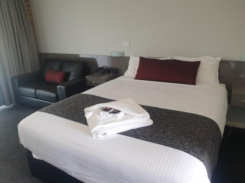 Bushman's Motor Inn 4
