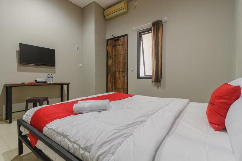 Reddoorz Near Puri Indah Mall main