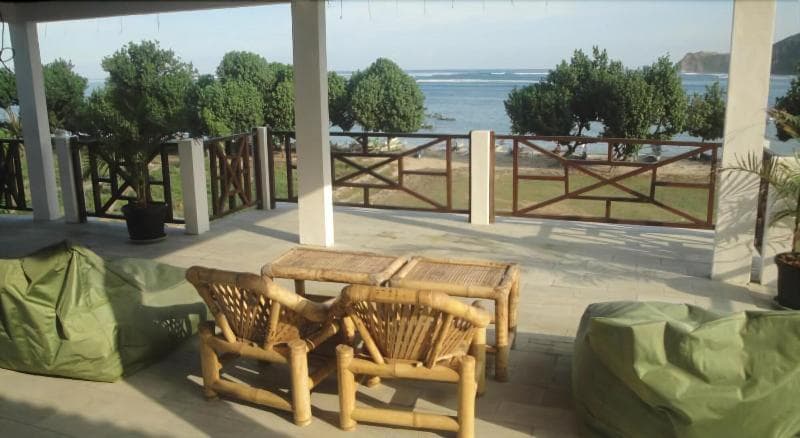 Family Beach Hotel - Kuta Lombok 5