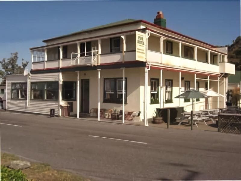 The Pier Hotel And Restaurant 5