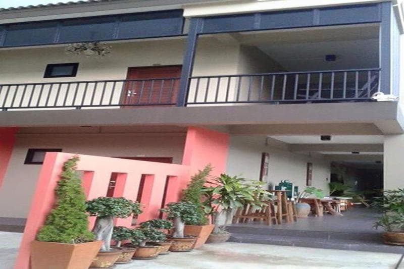 The Pool Resort 5