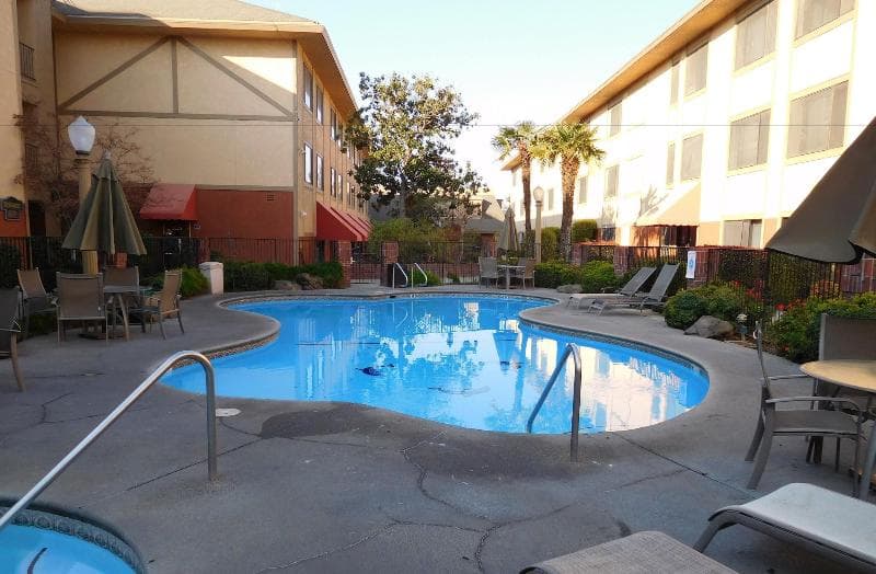 University Square Hotel 3