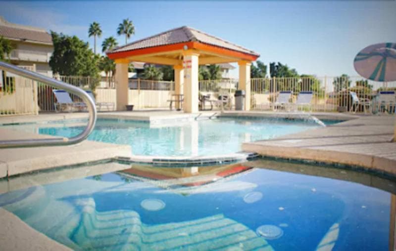 Budget Inn Suites 5