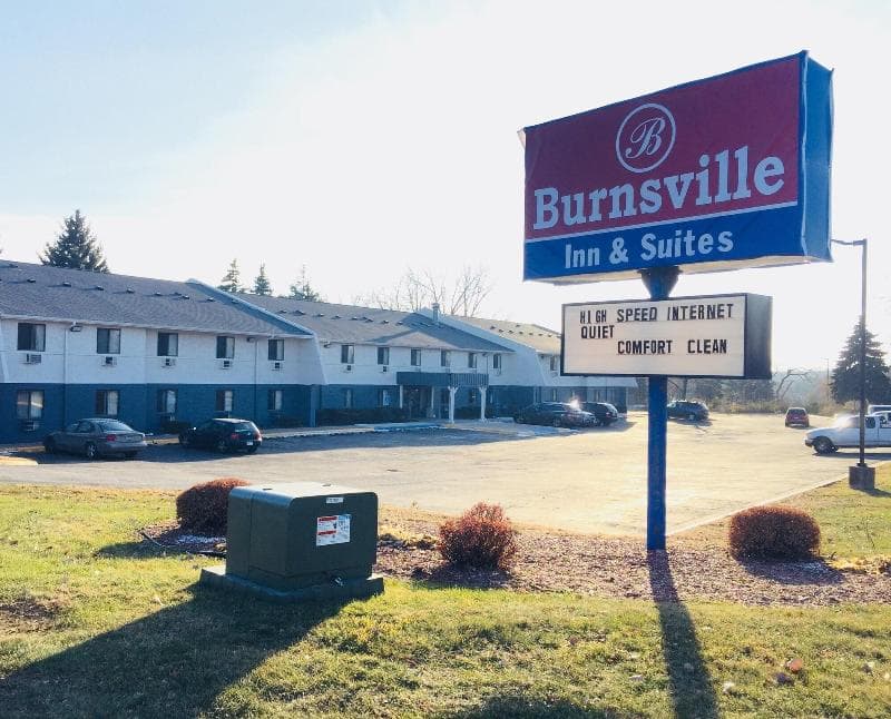Burnsville Inn & Suites 5