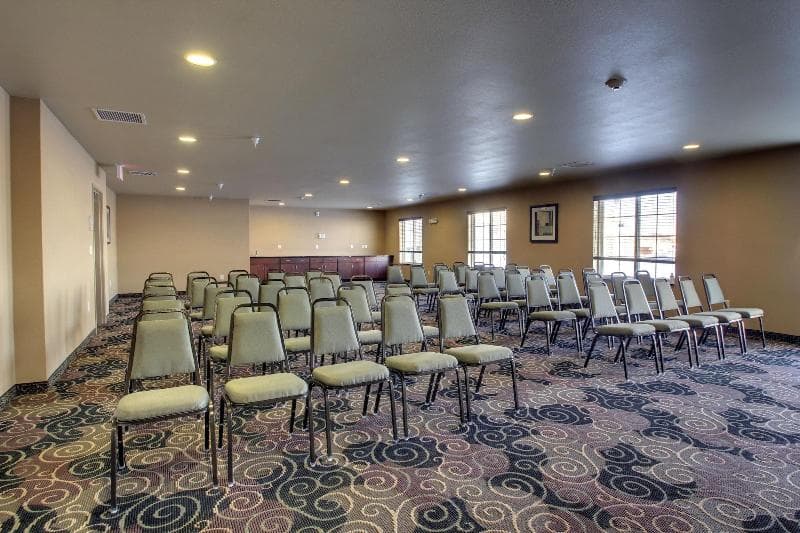 Cobblestone Inn & Suites main