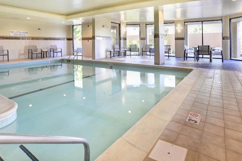 Courtyard By Marriott Kokomo 3