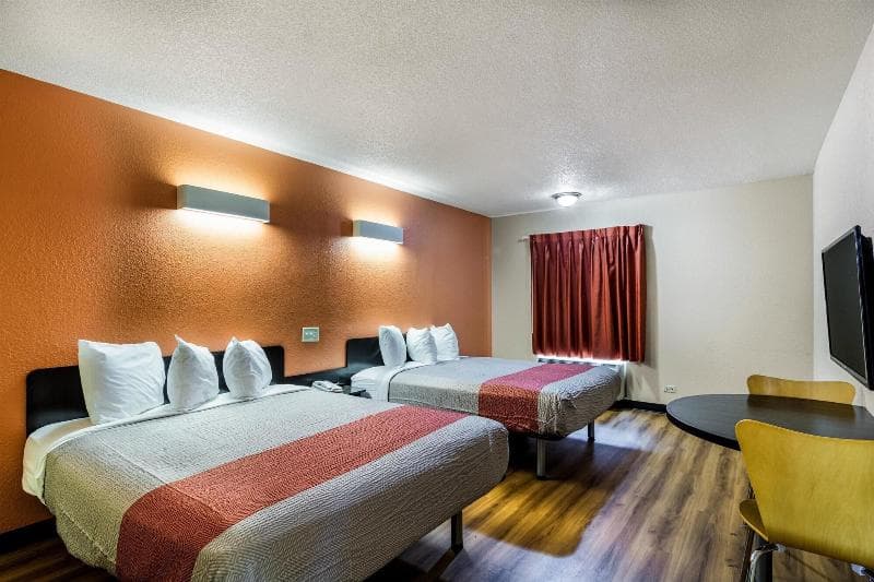 Motel 6 Libertyville 3