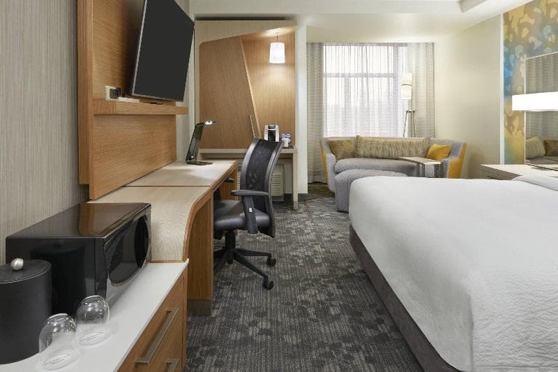 Courtyard By Marriott Oshawa 4